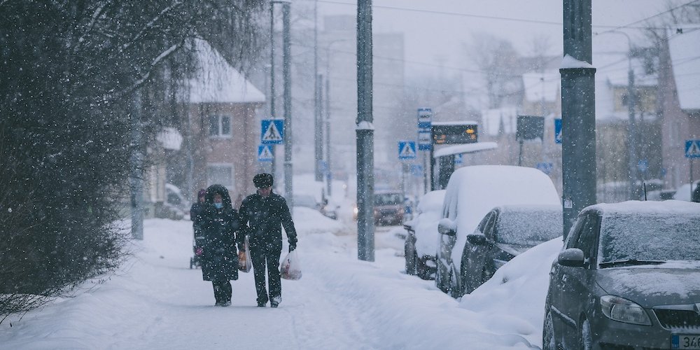 Снег и лед: если дорога не обслуживается, город / муниципалитет или другое лицо, ответственное за содержание дороги должны компенсировать ущерб. 