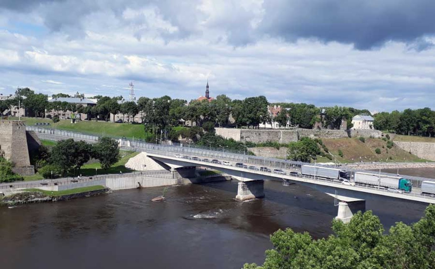 Набережная в ивангороде фото