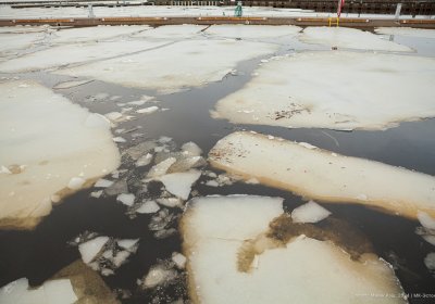 Женщина в Тарту спасла провалившегося под лед ребенка