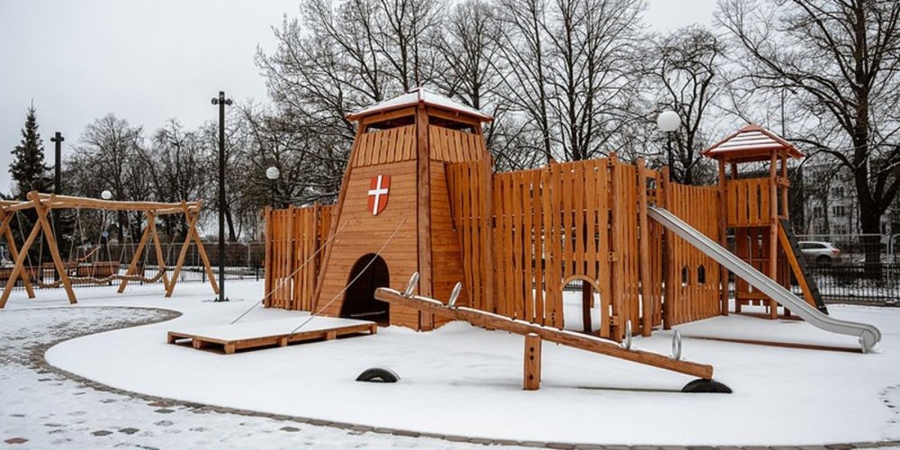 В Старом городе Таллинна на Башенной площади открылась игровая площадка